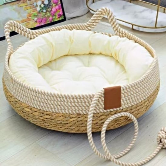couchage pour chat tressé en cordes naturelles et son coussin beige