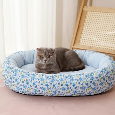 coussin a chat ovale bleu avec motifs fleuris