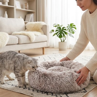 coussin a chat rond et gris doux et confortable