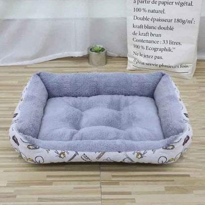 coussin chat de forme rectangulaire avec motifs