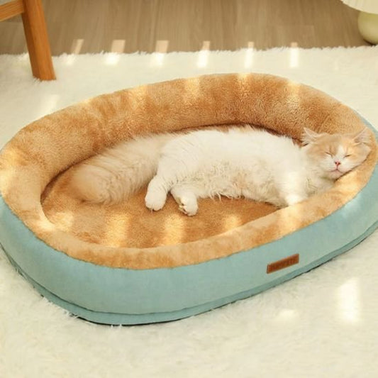 coussin chat ovale vert et interieur brun confortable