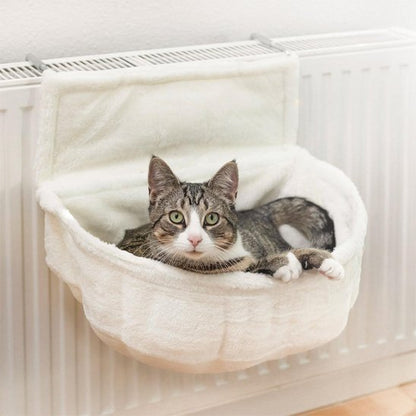 hamac pour chat radiateur blanc avec chat couche dedans