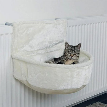 hamac pour chat radiateur blanc avec chat dedans