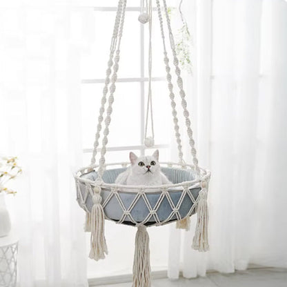 hamac pour chat suspendu par des cordelettes blanc