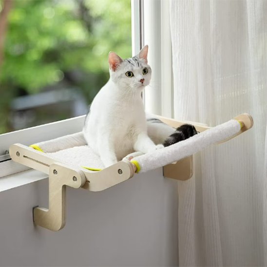 hamac radiateur pour chat avec chat assis dessus