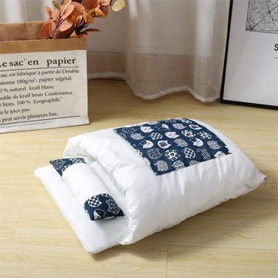 Lit chat en forme de vrai petit lit bleu et blanc 