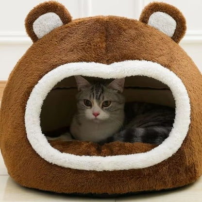 maison à chat en forme de tete d'ourson en peluche chat dedans