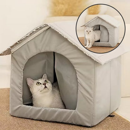 maison pour chat "extérieur" beige clair avec rideaux chat dedans 