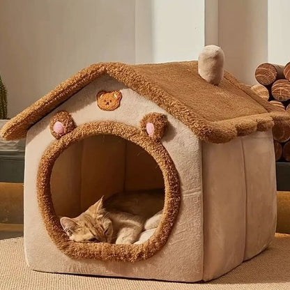 maison pour chat ludique marron ourson chat dormant dedans