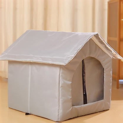 maison pour les chats beige dans salon