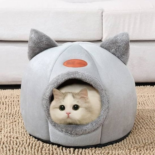 maison pour les chats forme tete de chat avec animal dedans