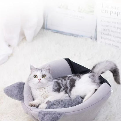 maison pour les chats forme tete de chat modulable avec chat couche dessus 