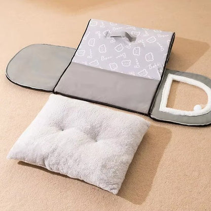 maison pour les chats grise completement depliee