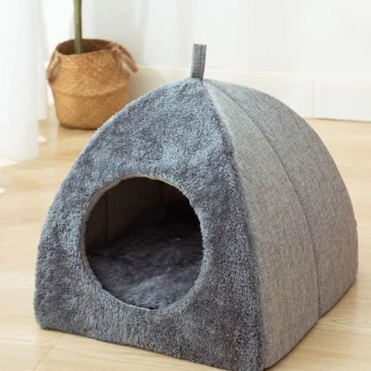 maisons pour chat forme igloo en textile gris dans joli salon