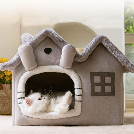 maisons pour chats en textile peluche en forme de petite maison chat couche dedans