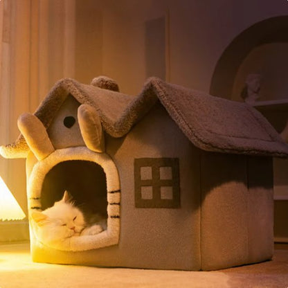 maisons pour chats en textile peluche en forme de petite maison chat dedans