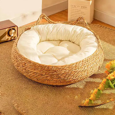 panier chat anses oreilles de chat et coussin blanc