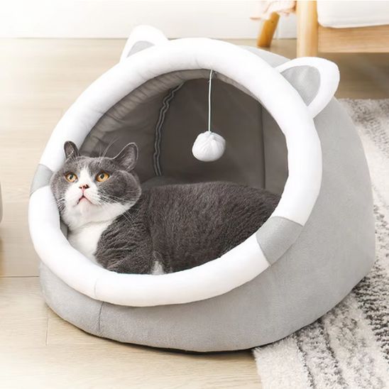 panier chat en forme de grotte avec jouet suspendu