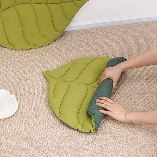 tapis chat forme de feuilles vertes roulables