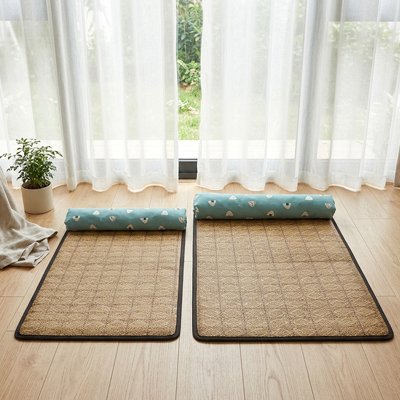 Tapis rafraichissant Chat deux modèles présentés grand et petit